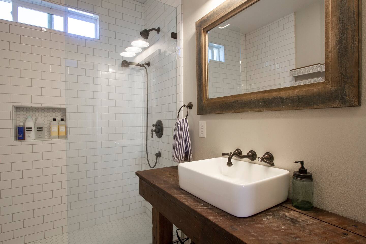 The main bathroom has a walk in shower and farmhouse sink.
